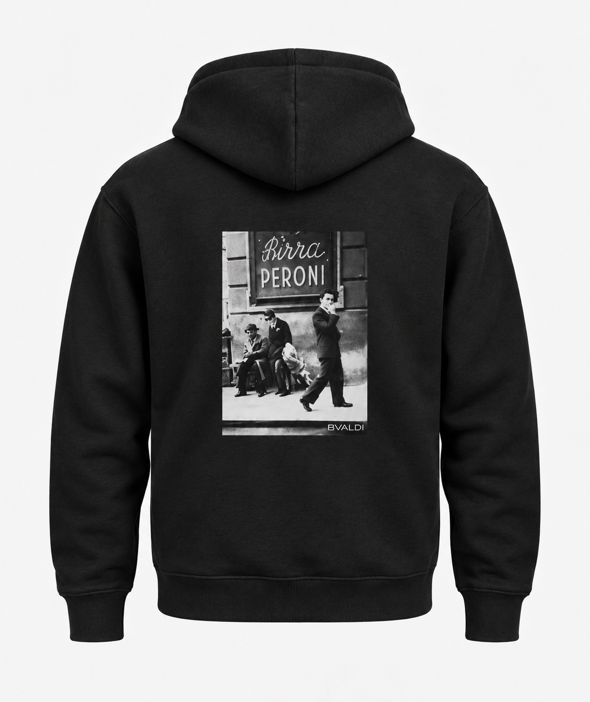 peroni_hoodie_svart_studio.png